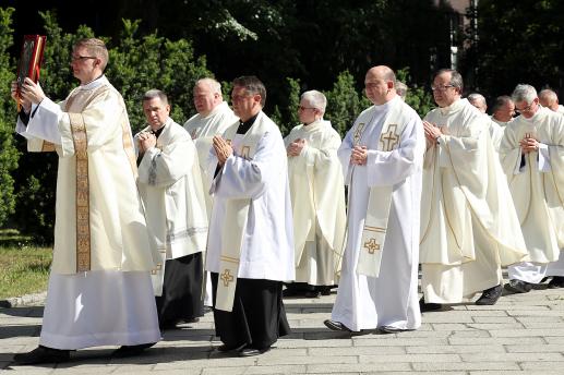 Procesje podczas liturgii - foto