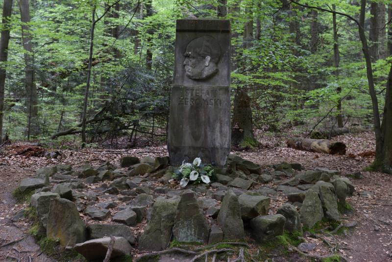 Pomnik Stefana Żeromskiego w Puszczy Jodłowej