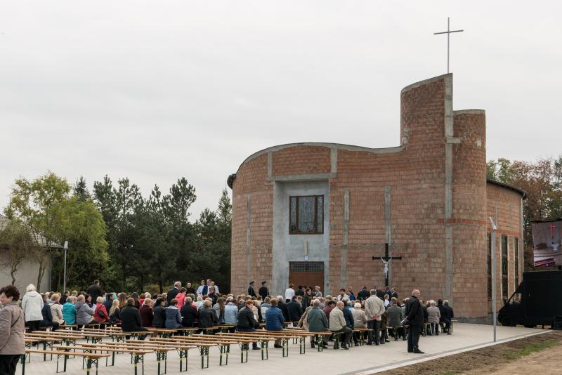 Poświęcenie kościoła filialnego w Kośmidrach, diecezja gliwicka