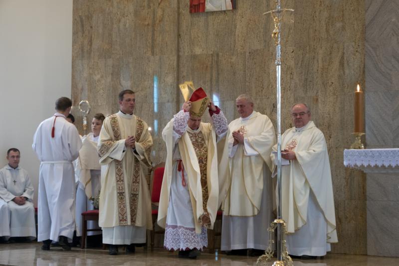 Poświęcenie kościoła filialnego w Kośmidrach, diecezja gliwicka
