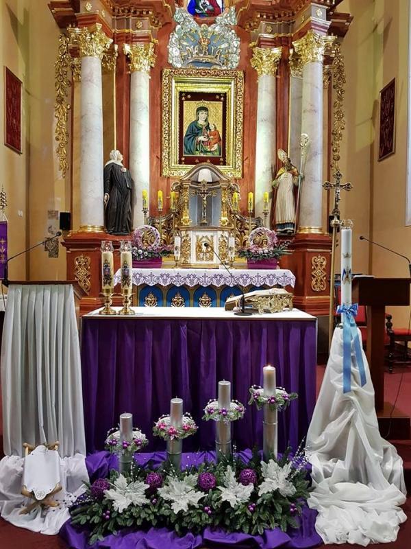 Adwentowe dekoracje w Sanktuarium Matki Bożej Pocieszenia w Lutogniewie
