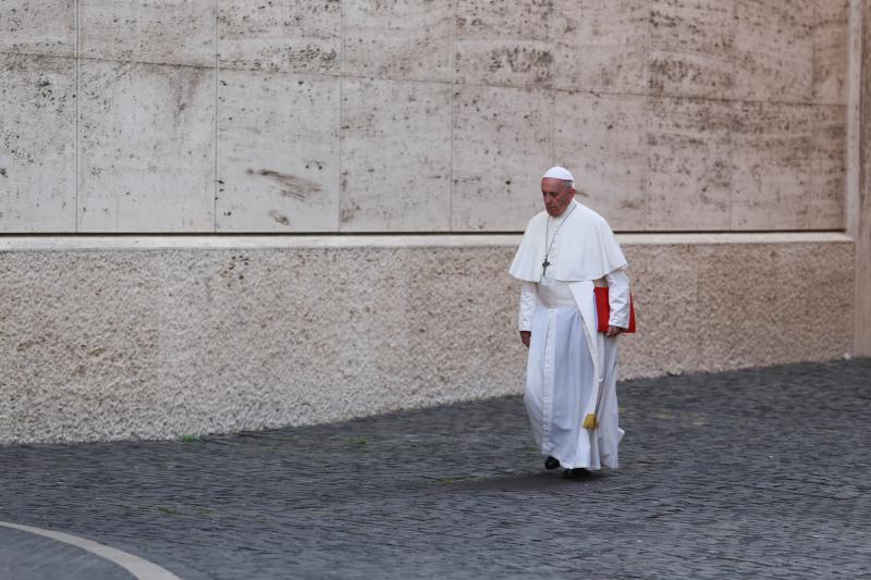 Papież Który Podczas Synodu W Clermont Wezwał Do Zorganizowania Papież Franciszek w drodze na obrady Synodu