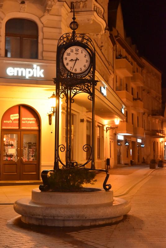 TORUŃ - zegar na rynku