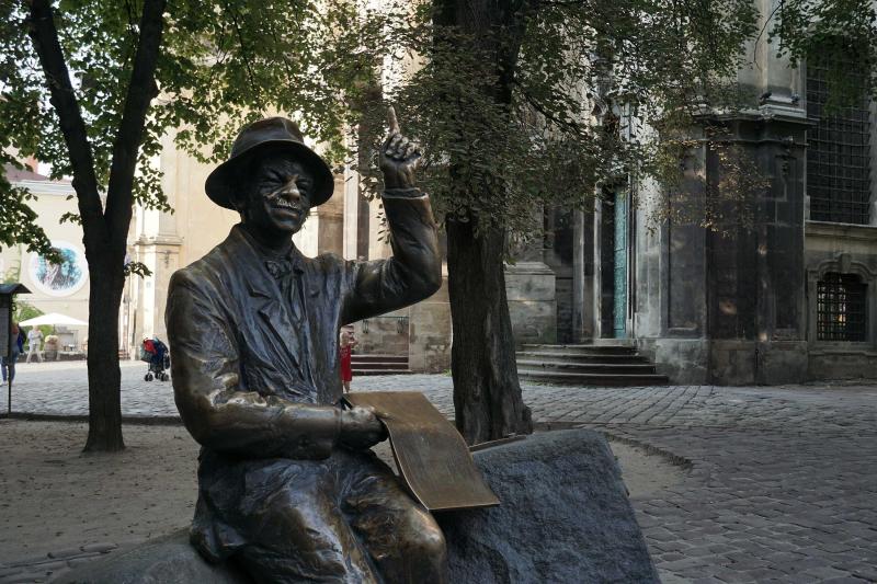Pomnik Nikifora we Lwowie