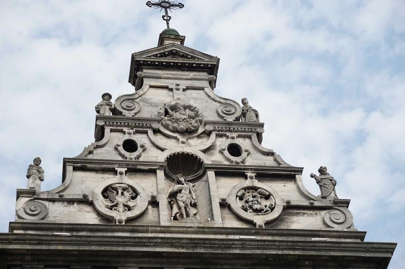 Fronton kościoła bernardynów we Lwowie